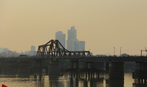 Cấm phương tiện qua cầu Long Biên 60 ngày, người dân di chuyển thế nào?