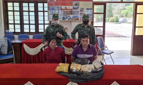 Đôi nam nữ bị bắt khi chở gần 3kg ma túy đá ở Lào Cai
