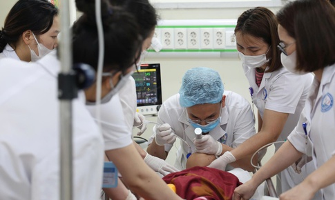 Xe 29 chỗ lao xuống vực ở Tam Đảo: Có 1 nạn nhân nữ bị thương rất nặng