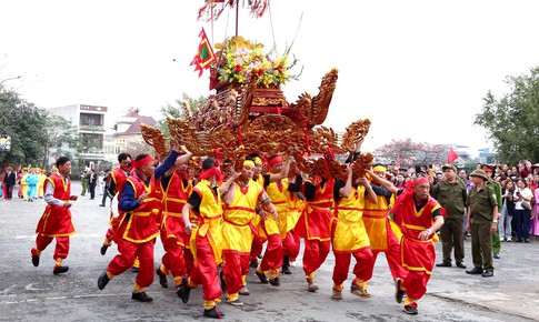Mãn nhãn màn 'kiệu bay' tại lễ hội truyền thống Từ Lương Xâm 2026