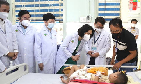 Bệnh tay chân miệng gia tăng, các bệnh viện Nhi ở TPHCM kích hoạt nhiều lớp ứng phó