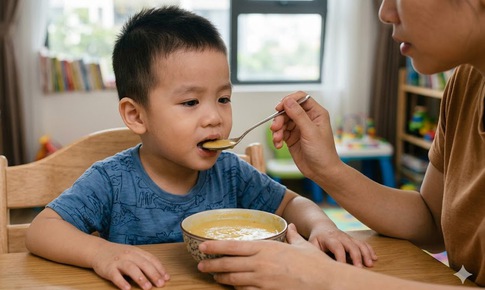 5 loại cháo súp giúp trẻ phục hồi sau mắc tay chân miệng