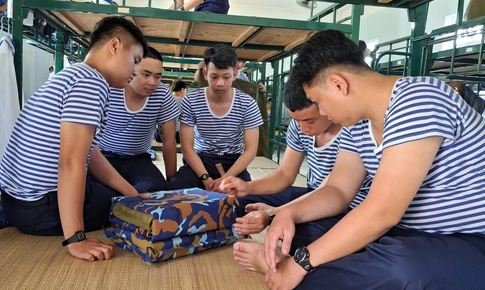 Ngày đầu tiên của tân binh ở Vùng 3 Hải quân