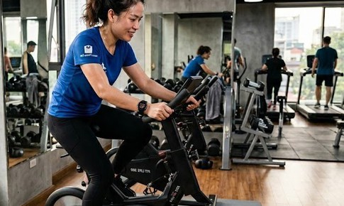 Đạp xe tại chỗ hay đi bộ giúp giảm cân tốt hơn?