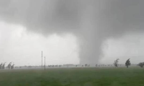 Vì sao xuất hiện dông lốc bất thường ở Quảng Ngãi?