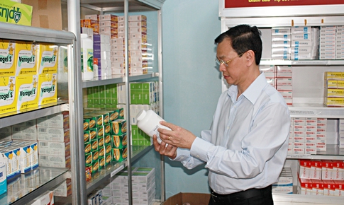 Thứ trưởng Nguyễn Tri Thức khảo sát thực tế y tế cơ sở tại Cà Mau