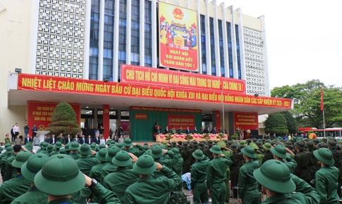 Những khoảnh khắc đẹp trong ngày hội tòng quân ở Huế