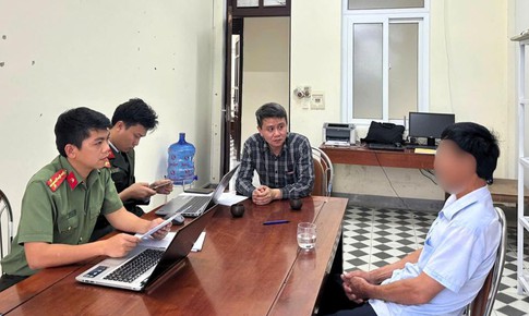 Hai người bị xử phạt vì đăng tin sai về bầu cử