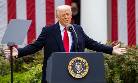 Tổng thống Trump yêu cầu Tehran ‘đầu hàng vô điều kiện’, nêu mẫu lãnh đạo mới cho Iran