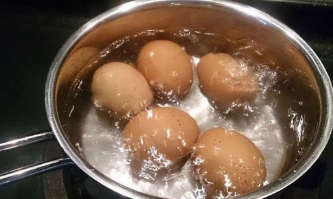 Nên luộc trứng bao lâu để giữ trọn dinh dưỡng? Lời khuyên từ chuyên gia