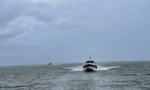 Tìm kiếm tàu cá mất liên lạc trên biển