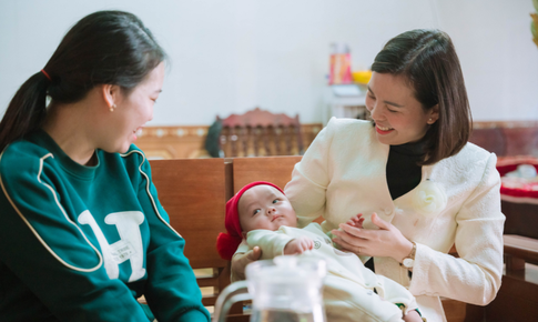 Bất đồng nhóm máu hiếm Rh-, mẹ mang gen tăng đông và u xơ tử cung: 3 lần truyền máu trong bụng mẹ cứu sống thai nhi tại PhenikaaMec