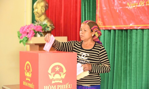 Đồng bào Bru - Vân Kiều các bản biệt lập vùng biên bầu cử sớm