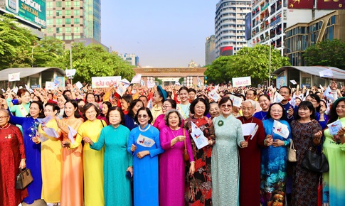 3.000 người đồng diễn áo dài trên phố đi bộ Nguyễn Huệ