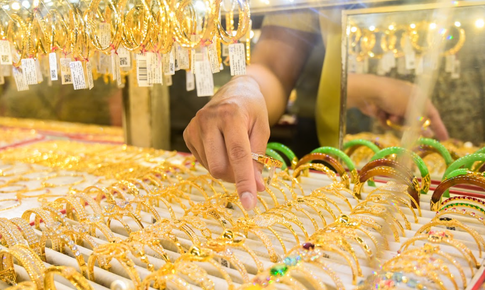 Chốt giá vàng hôm nay ngày 9/3 tiếp đà giảm rất mạnh