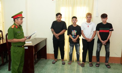Khởi tố nhóm thanh niên mang dao đi 'cháy phố'