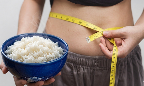 Cách ăn cơm giảm cân: Bí quyết cắt giảm calo mà không cần nhịn tinh bột