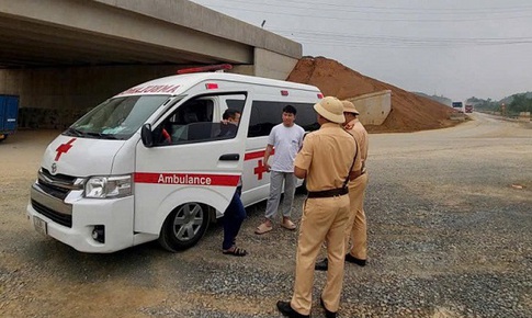 Xử phạt tài xế không bằng lái vẫn điều khiển xe cứu thương