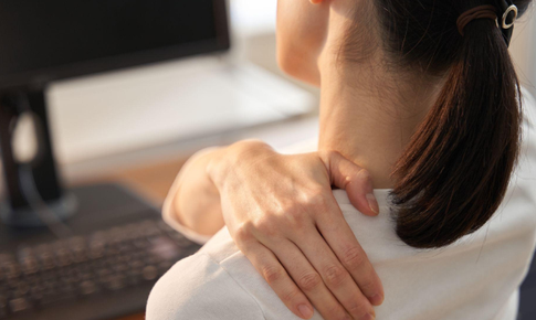 Giảm đau mỏi cổ vai gáy cho dân văn phòng