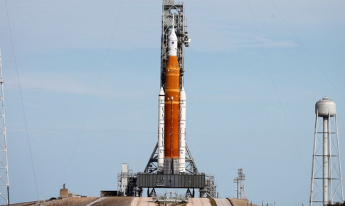 Cách theo dõi trực tiếp khoảnh khắc các nhà du hành trên Artemis II hạ cánh xuống Trái Đất