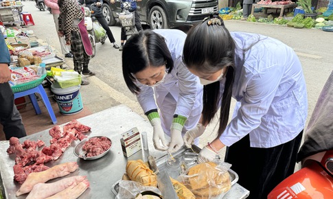 Ngộ độc thực phẩm phức tạp, mở cao điểm siết chặt bếp ăn tập thể, thức ăn đường phố