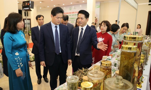 Thứ trưởng Thường trực Vũ Mạnh Hà nêu 5 định hướng nâng tầm dược liệu Việt giai đoạn mới