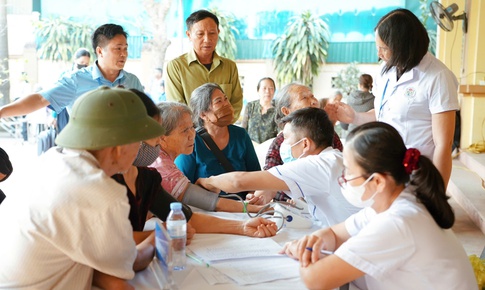 Đưa dịch vụ y tế về cơ sở, hơn 300 người dân được khám miễn phí