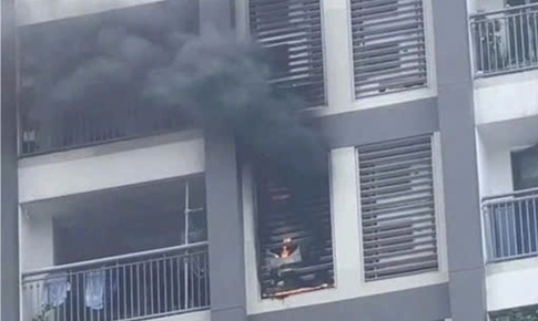 TPHCM: Cháy căn hộ tầng 10 ở chung cư cao tầng trên đường Nguyễn Hữu Cảnh