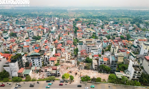 Người dân tháo dỡ tài sản bàn giao mặt bằng xây "siêu cầu" 20.000 tỷ đồng