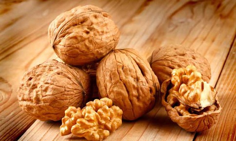 150g quả óc chó mỗi tuần giúp giảm 25% nguy cơ tử vong do bệnh tim mạch