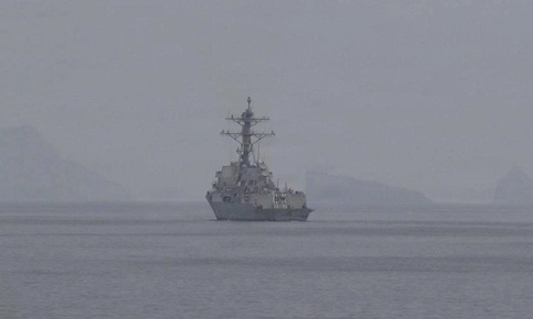 Loạt tàu khu trục Mỹ tiến hành rà phá thủy lôi ở eo biển Hormuz