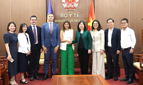 Bộ trưởng Đào Hồng Lan tiếp, làm việc với đoàn lãnh đạo cấp cao Tập đoàn Sanofi