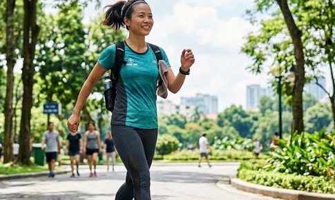 Đi bộ hay bơi lội: Lựa chọn nào tối ưu cho sức khỏe và thể lực?