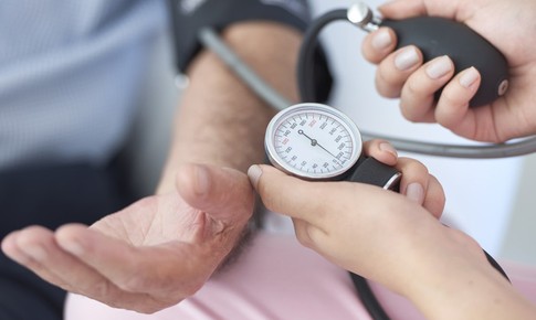 Thiếu niên 15 tuổi bị yếu liệt tứ chi vì hạ kali máu: bệnh có biểu hiện gì, nguy hiểm thế nào?