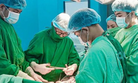 Giành lại sự sống cho nam thanh niên 18 tuổi sốc đa chấn thương sau tai nạn giao thông