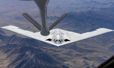 'Sát thủ tàng hình' B-21 Mỹ hoàn thành thử nghiệm tiếp nhiên liệu trên không đầu tiên