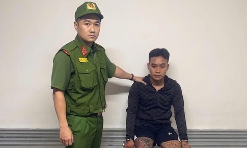 Hai thanh niên đánh nhau bằng dao giữa phố, 1 người tử vong