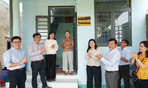 Bàn giao nhà an toàn cho người dân vùng lũ tỉnh Đắk Lắk