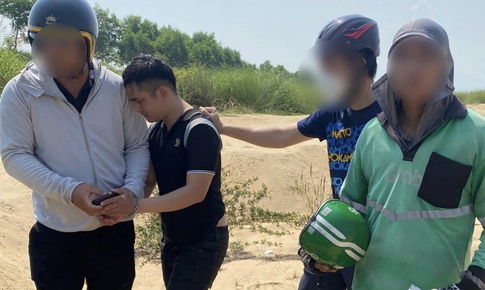 Giả vờ gọi điện, thanh niên cướp iPhone của tài xế Grab rồi bỏ chạy