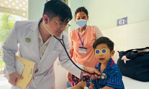 Phát hiện tim bẩm sinh khi khám tầm soát Ngày sức khoẻ toàn dân, bé trai 3 tuổi được hỗ trợ điều trị 100%