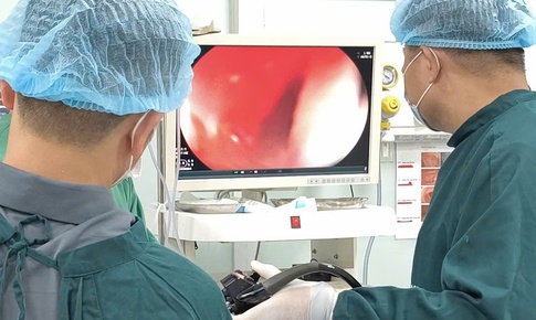 'Khơi thông' lại thực quản cho người phụ nữ 10 năm chỉ ăn cháo loãng