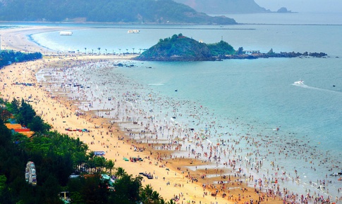 Nhiều gia đình 'quay xe' chọn du lịch ngắn ngày dịp 30/4 - 1/5