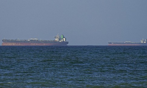 Iran đe dọa tấn công các tàu đang tiến vào eo biển Hormuz