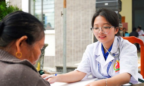 Kỳ thi đánh giá năng lực hành nghề y: Trường y chọn đi trước hay chờ 'nước đến chân'?