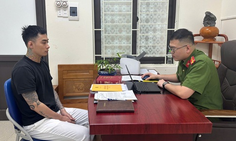 Đối tượng truy nã đặc biệt nguy hiểm 'Sơn điên' ra đầu thú