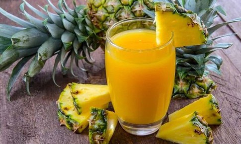 7 lợi ích sức khỏe bất ngờ của nước ép dứa