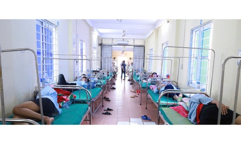 Vụ ngộ độc nghi ăn bánh mì ở Nghệ An: Thêm nhiều người nhập viện