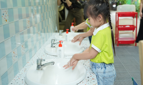 Bệnh tay chân miệng xuất hiện ở 126 xã, phường, Hà Nội kích hoạt chiến dịch phòng dịch trong trường học