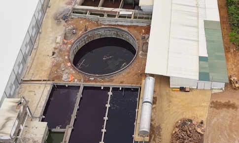 Tạm dừng hoạt động giặt là của nhà máy may khiến nước sinh hoạt đổi màu tím