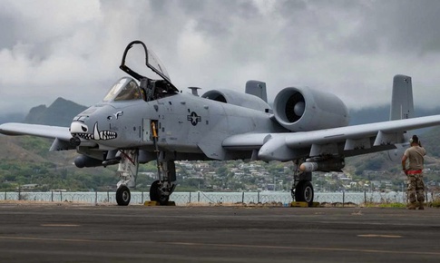Vì sao Mỹ vẫn phải giữ 'xe tăng bay' A-10 đến 2030 dù từng định loại biên?